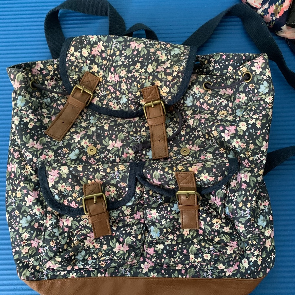 flower printed backpack!